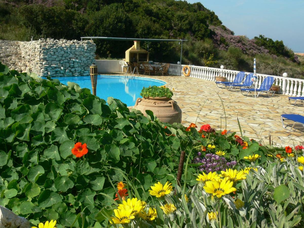 Angela Apartments Pool Gardens And Sea Views Ájosz Sztéfanosz Kültér fotó